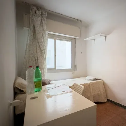 Rent this 3 bed room on Espai Jove Boca Nord in Carrer dels Agudells, 08001 Barcelona