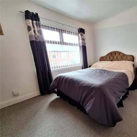 Image 6 - Stanley Road, Chadderton, OL9 7HF, United Kingdom - Townhouse for sale