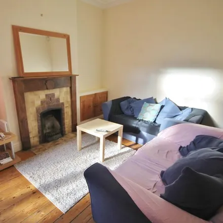 Rent this 4 bed townhouse on 18 Briton Street in Leicester, LE3 0AA