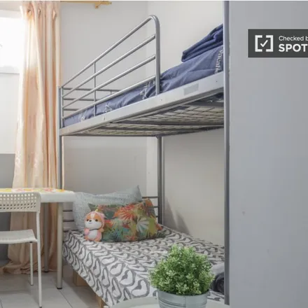Rent this 5 bed room on Calle de Núñez de Arce in 3, 28012 Madrid
