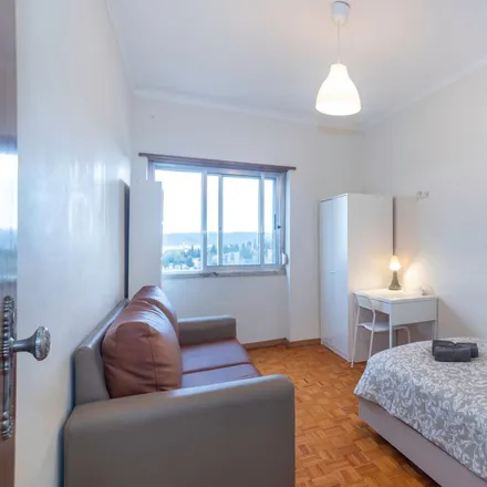 Rent this 4 bed room on Nata Morango in Avenida dos Bombeiros Voluntários, Pontinha