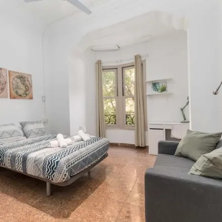 Rent this 8 bed room on Gran Via del Marqués del Túria in 46, 46005 Valencia