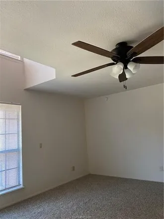 Image 7 - Woodway, Bryan, TX 77801, USA - Condo for sale
