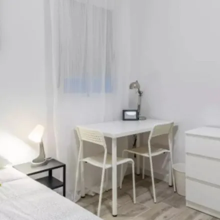 Rent this 5 bed apartment on Unión Sindical Obrera de la Comunidad Valenciana in Carrer de Joan Baptista Vives, 9