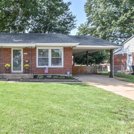 Buy this 2 bed house on 4040 Robert Avenue in Saint Louis, MO 63116