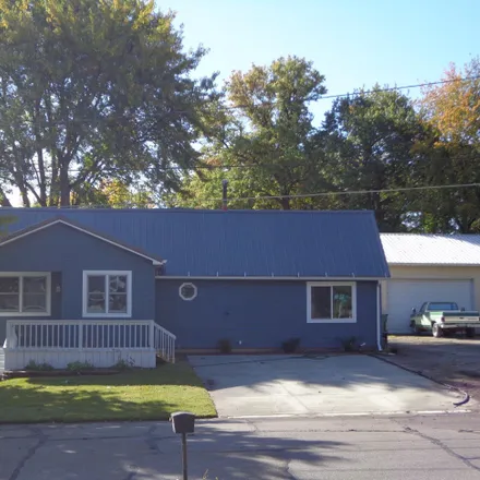 Buy this 3 bed house on 700 8th Avenue Southeast in Independence, IA 50644