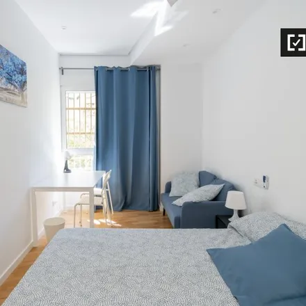 Rent this 6 bed room on Església de Sant Carles Borromeo in Carrer de Quevedo, 46001 Valencia