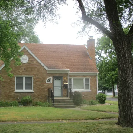 Buy this 4 bed duplex on 396 South Cleveland Avenue in Bradley, IL 60915