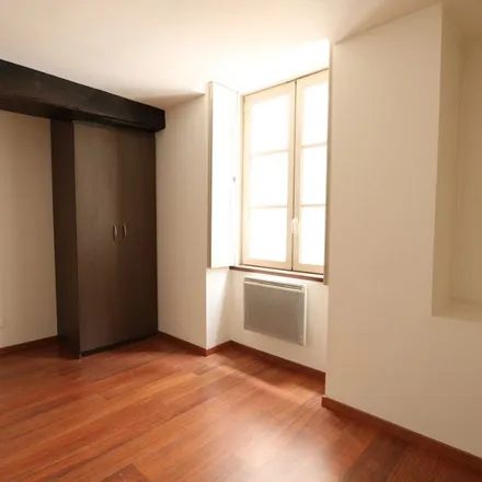 Rent this 2 bed apartment on 30 Place du Châtelet in 45000 Orléans, France