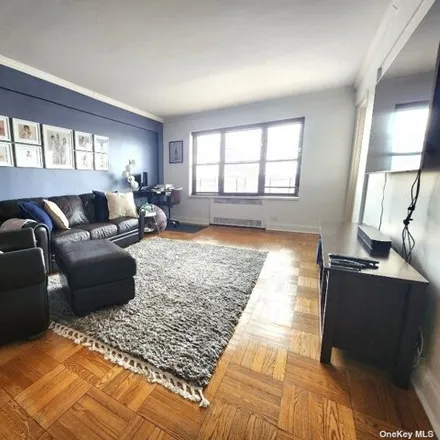 Image 2 - 102-43 68th Avenue, New York, NY 11375, USA - Apartment for sale