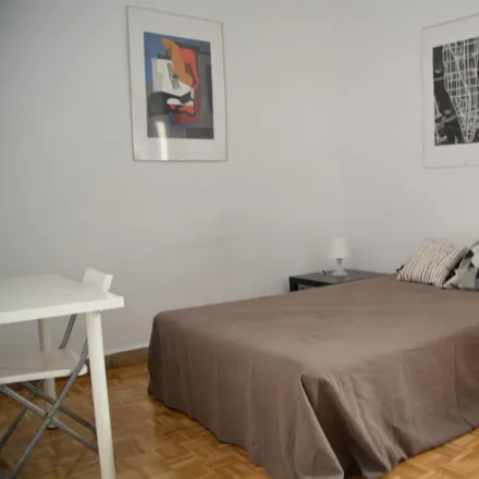 Rent this 5 bed room on Madrid in Calle de Juan Álvarez Mendizábal, 36