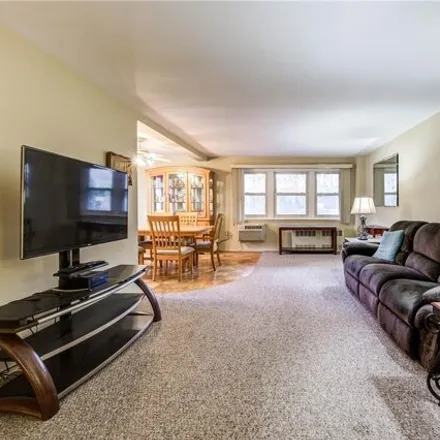 Image 1 - 34 Pearsall Avenue, City of Glen Cove, NY 11542, USA - Apartment for sale