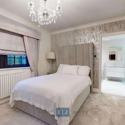 Image 2 - Treetops View, Loughton, IG10 4PR, United Kingdom - Apartment for rent