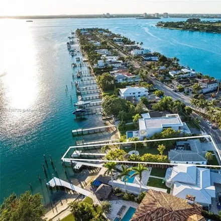 Image 1 - 930 Stillwater Drive, Miami Beach, FL 33141, USA - House for sale