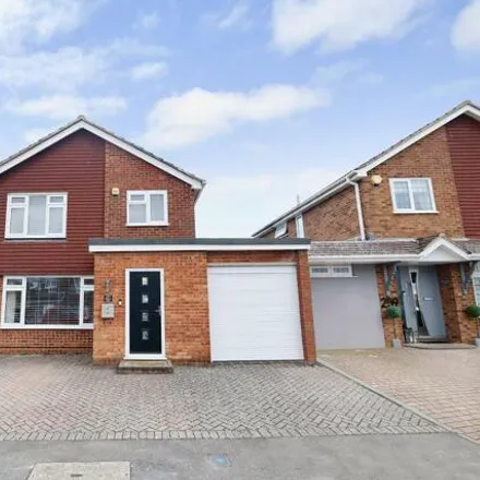 Buy this 4 bed house on Littlemore House/Cardinal Newman Catholic School in Warden Hill Road, Luton