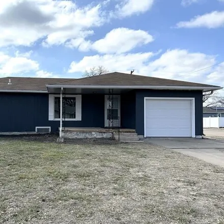 Buy this 3 bed house on 855 La Shelle Lane in Salina, KS 67401