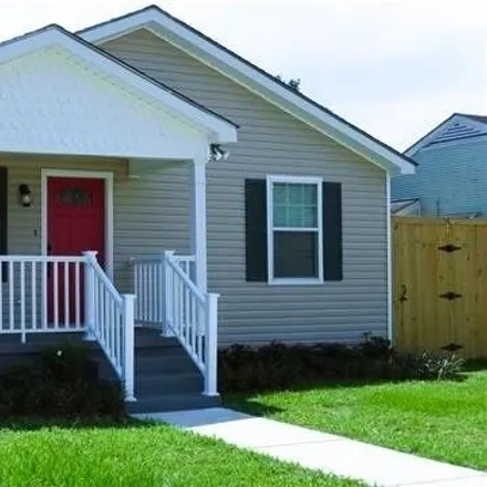 Rent this 3 bed house on 5705 Argonne Boulevard in Lakeview, New Orleans