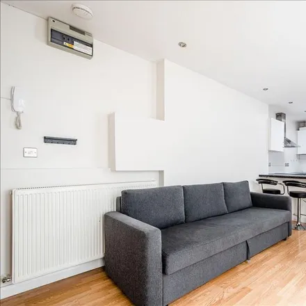 Image 2 - Siam, St. Chad's Place, London, WC1X 9DB, United Kingdom - Apartment for rent