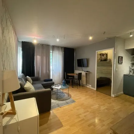 Rent this 1 bed apartment on Résidence Les Arcades in Avenue du Général Leclerc, 78220 Viroflay