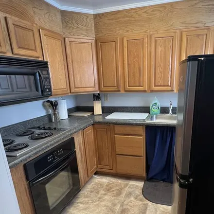 Rent this 2 bed apartment on Columbus