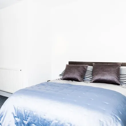 Rent this studio apartment on 22 Kensington Terrace in Leeds, LS6 1BE