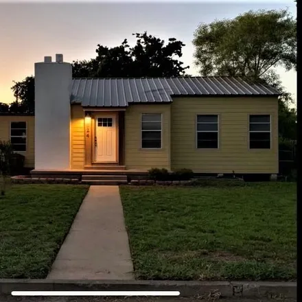 Buy this 2 bed house on 924 West Lee Avenue in Kingsville, TX 78363