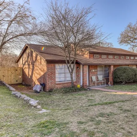Rent this 2 bed duplex on 1217 Lynn Street in Weatherford, TX 76086