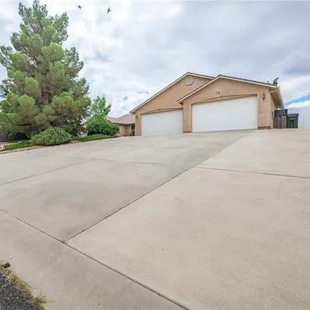 Buy this 4 bed house on 2731 Triangle South Street in Kingman, AZ