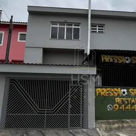Rent this 2 bed house on Centro de Tratamento Bezerra de Menezes in Rua Batuíra 400, Assunção