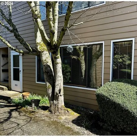 Buy this 2 bed condo on 1625 Southeast Nehalem Street in Portland, OR 97202