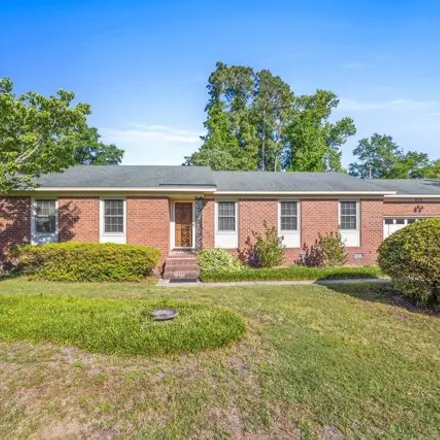 Buy this 3 bed house on 613 Robert E Lee Drive in Pine Valley Estates, Wilmington