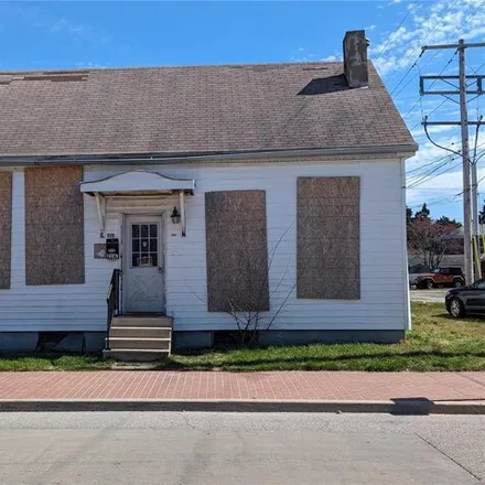 Buy this studio house on 264 North Charles Street in Belleville, IL 62220