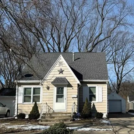 Buy this 4 bed house on 1196 13th Avenue in Green Bay, WI 54304