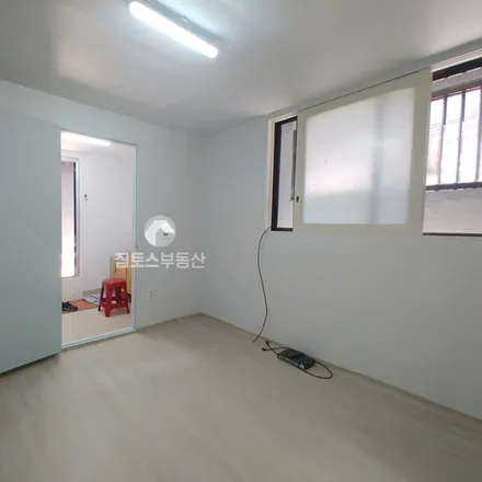 Rent this studio apartment on 서울특별시 광진구 자양동 655-36