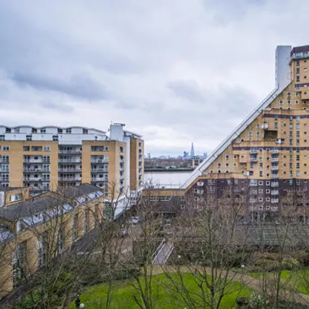 Image 5 - Landmark West Tower, 22 Marsh Wall, Canary Wharf, London, E14 9JF, United Kingdom - Apartment for sale