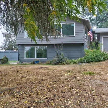 Buy this 6 bed house on 3241 Bluff Avenue Southeast in Salem, OR 97302