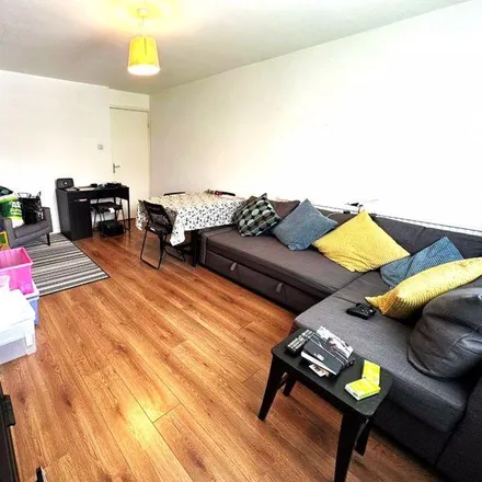Image 7 - Campbell Road, Bromley-by-Bow, London, E3 4ED, United Kingdom - Apartment for rent