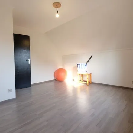 Rent this 3 bed apartment on Eikhoutstraat 43 in 3800 Sint-Truiden, Belgium