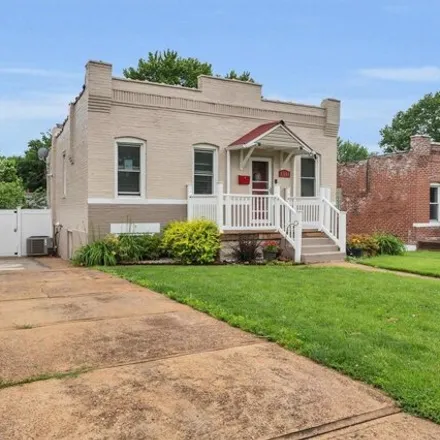 Buy this 3 bed house on 5210 Steffens Avenue in St. Louis, MO 63116