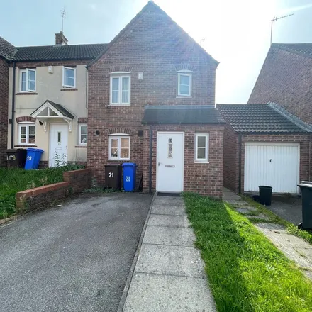 Rent this 3 bed townhouse on Payler Close in Sheffield, S2 1GX