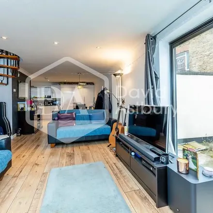Rent this 1 bed apartment on Hillfield Avenue in London, N8 7DH