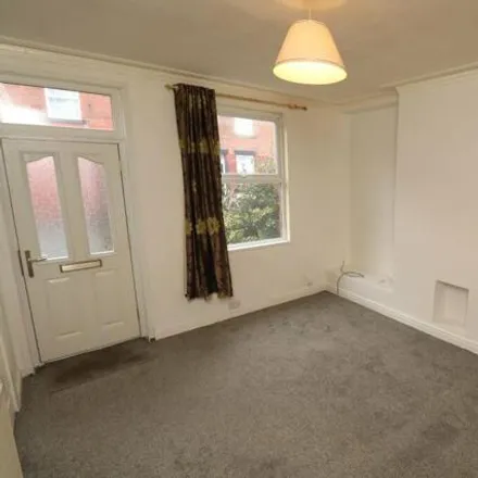 Image 5 - Nunington Avenue, Leeds, LS12 2PQ, United Kingdom - Townhouse for rent