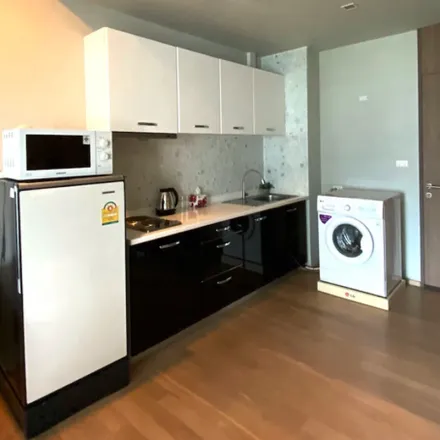 Rent this 1 bed apartment on 21/2 in Soi Sukhumvit 26, Khlong Toei District