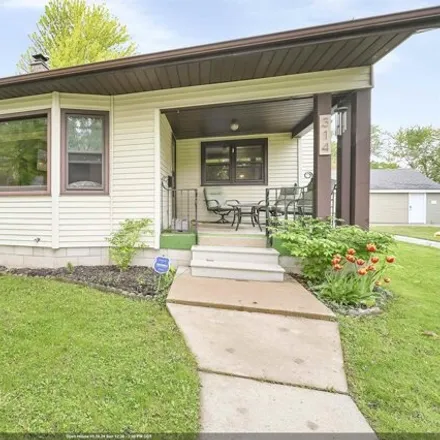 Buy this 2 bed house on 334 South Huron Street in De Pere, WI 54115