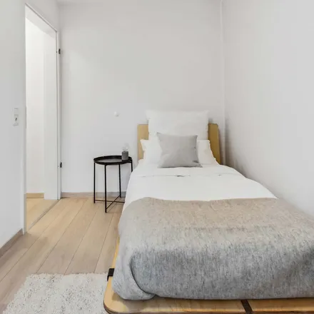 Rent this 4 bed room on Klüberstraße 6 in 60325 Frankfurt, Germany