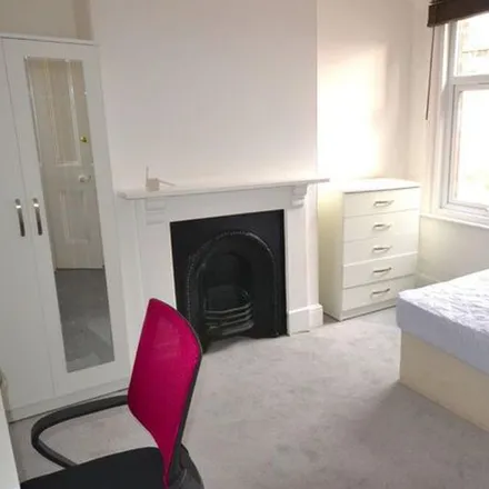 Image 5 - 62 Magdalen Road, Exeter, EX2 4TN, United Kingdom - Apartment for rent