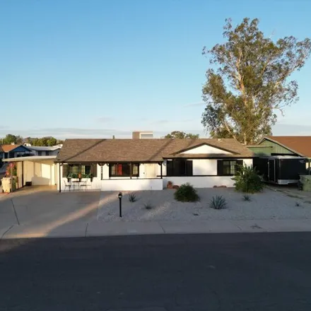 Buy this 3 bed house on 9215 North 45th Avenue in Glendale, AZ 85302
