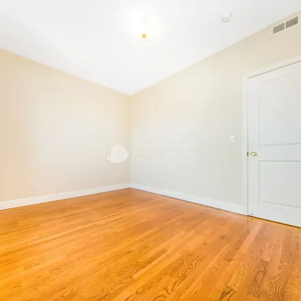 Image 4 - 242 Benton Avenue, San Francisco, CA 94134, USA - Apartment for rent