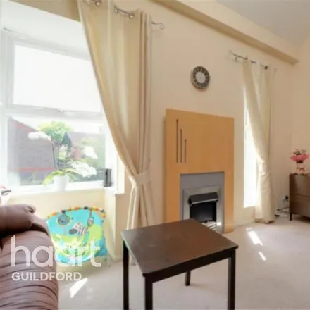 Image 3 - Colburn Crescent, Jacobs Well, GU4 7YZ, United Kingdom - Apartment for rent