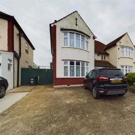Buy this 3 bed duplex on Martindale Road in London, TW4 7EP